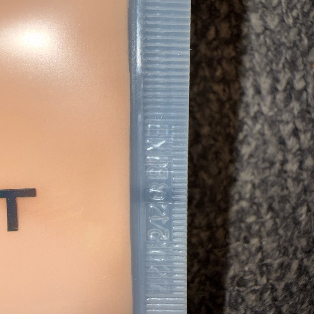 MERIT The Uniform Tinted Mineral Sunscreen - Cream color 28 - Picture 11 of 13